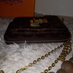 NEW CROSSBODY WALLET