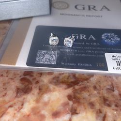 Moissiante Vvs 3ct silver earrings (PASSES DIAMOND TESTER)