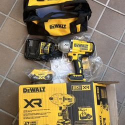DEWALT 20V MAX Lithium-Ion Cordless 1/2 in. Impact Wrench Kit