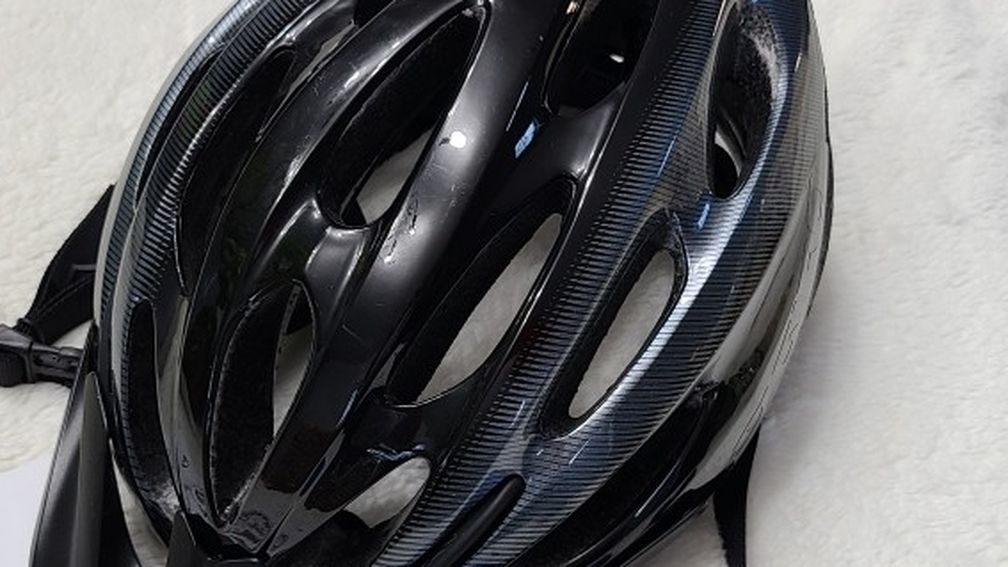 GIRO ADULT BIKE HELMENT