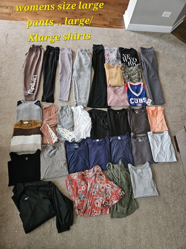 Womens Huge Lot Of Clothes 23 Pieces .. Size Large Pants Large/xlarge Tops