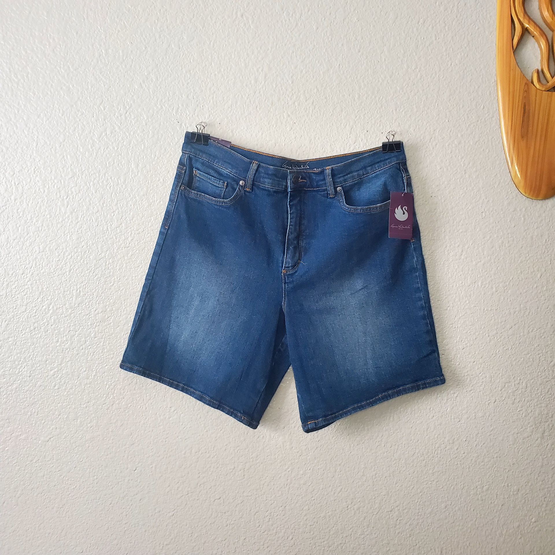 NWT Gloria Vanderbilt Relaxed Shorts Women’s Size: 10
