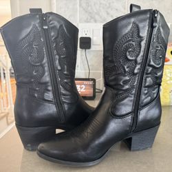 Women’s Black Boots Size 7.5