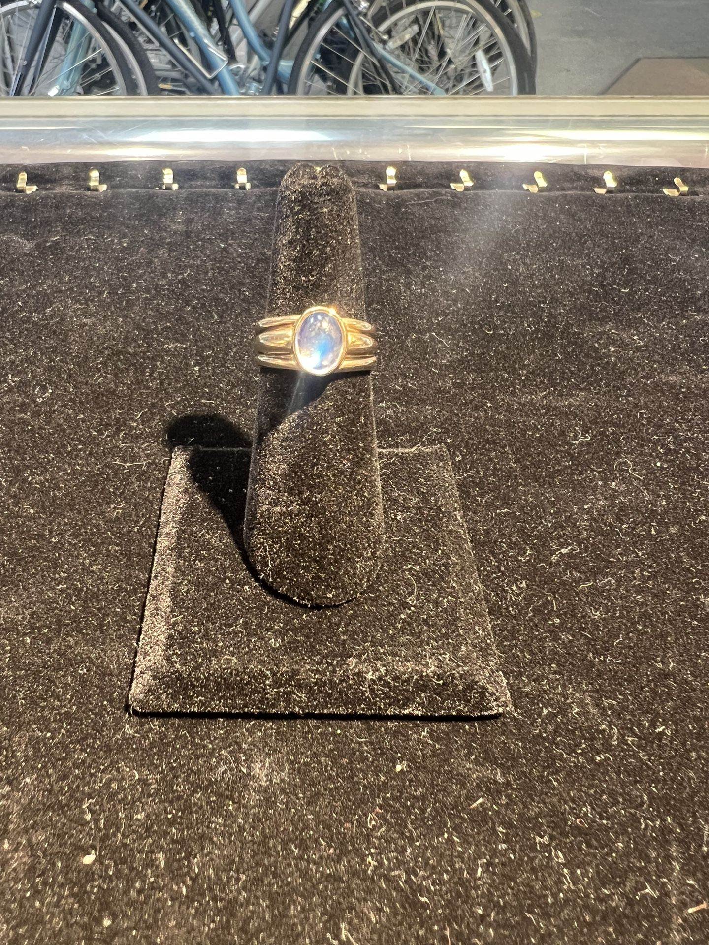 18k 7.8Grms Size 6 Moonstone Ring