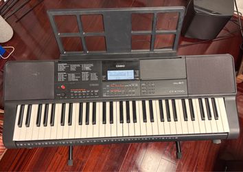 Casio CT-X700 electric keyboard piano
