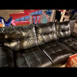 Black L Shaped Sectional With Pull Out Bed 