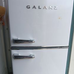 Galanz Mini To Med Size Fridge With Freezer