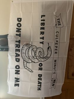 Don’t tread on me flags