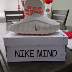 Nike Mind 001 Men's Pregame Mules (Light Bone) Size 8