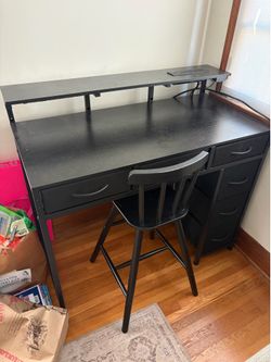 Kids desk and chair
