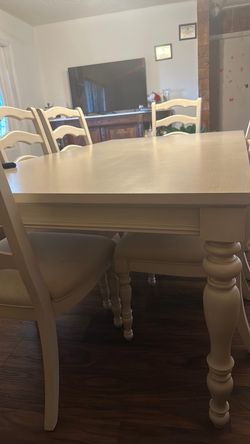 Dining Table with Chairs/ mesa de comerdor con sillas