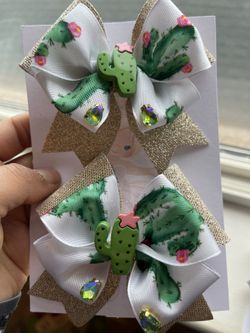 Cactus piggies bows on vinyl
