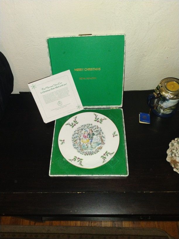 1977 Royal Doulton Christmas Plate