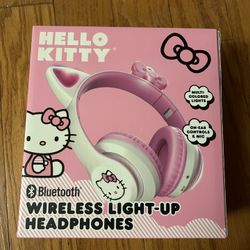 NWT Limited Edition Hello Kitty Bluetooth wireless light-up headphones