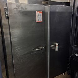 Traulsen 2 Door Reach In Fridge 1E