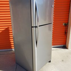 Big 20 CuFt Frigidaire Gallery Only 2 Years Old Factory Ice Maker LED Lighting Both Freezer & Fridge Stainless Steel Refrigerator With Free Delivery 