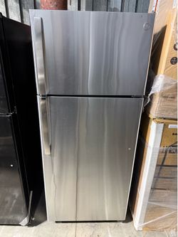 GE Stainless steel top and bottom refrigerator