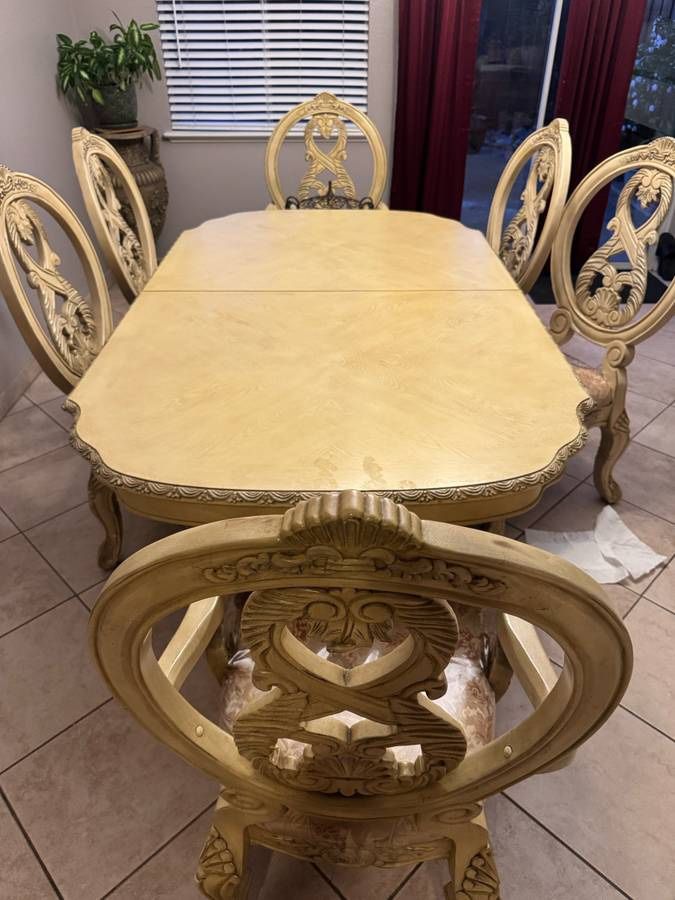 Great Condition 6 Chair Set LIKE NEW! 