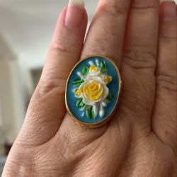Gold Tone Rose Ring