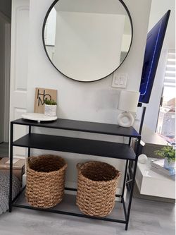 Entry way table