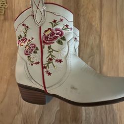 Girls cowgirl boots size 2 youth