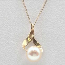 Beautiful 14k Yellow Gold Natural Pink Pearl Necklace
