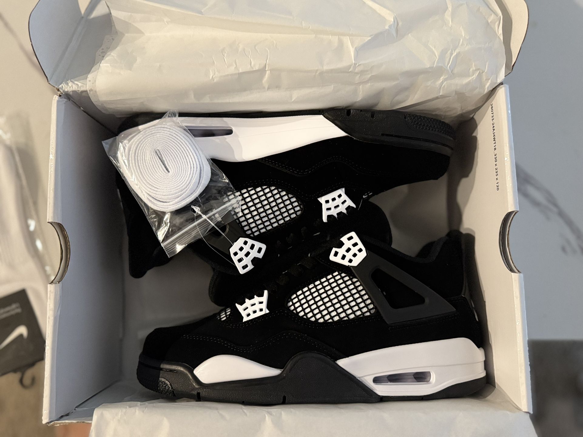 Jordan 4 White Thunder