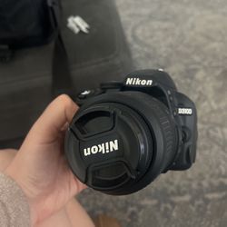 Nikon DSLR D3100 With Travel Case 