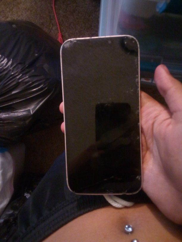 BROKEN Iphone 13