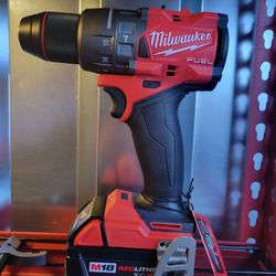 FREE XC5.0 BATTERY! $159V MODEL MILWAUKEE M18 FUEL HAMMER DRILL