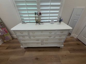 Vintage white dresser