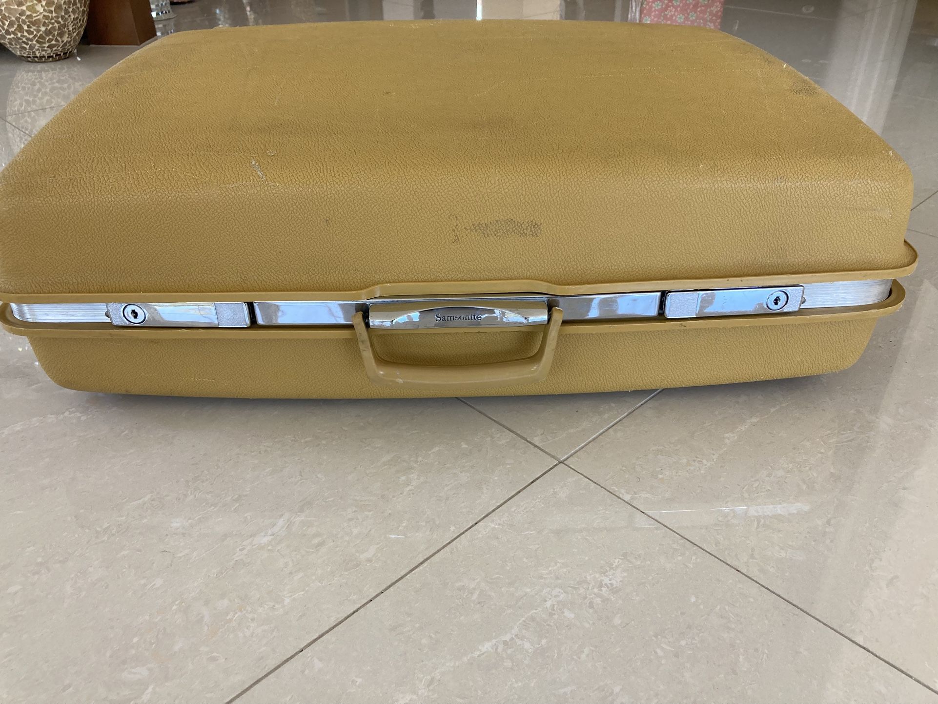 Vintage Samsonite Hardcover Suitcase