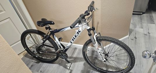 Trek 4900 mountain bike
