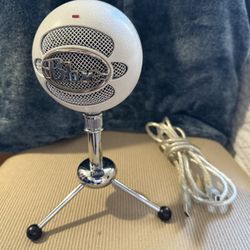 Blue Snowball USB Microphone – Great Condition with Stand & Cable