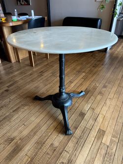 Jeanne Round White Marble Top and Black Metal Bistro Table