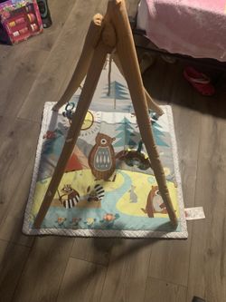 Skip Hop Baby Teepee Activity Play Mat With Three Play Toys. Cash Only
