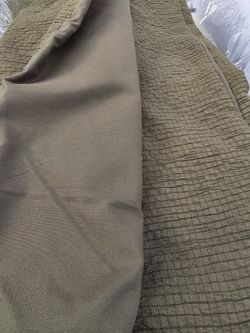 King Comforter Set With Shams Like New! Just Been Dry. Cleaned