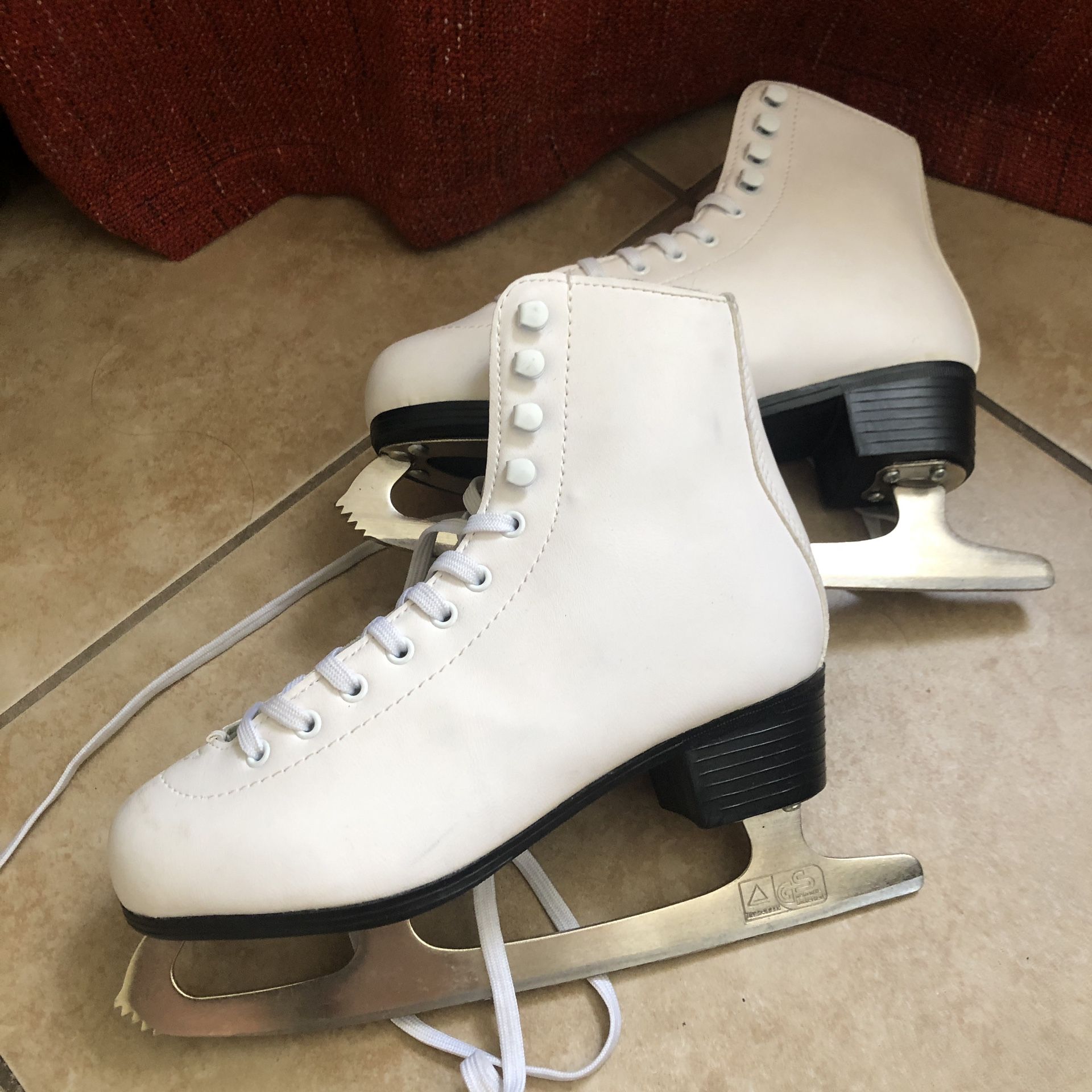 Ice skates - WOMENS SIZE 6 - used