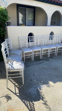 Set of 12 white chiavari chairs gorgeous style good condition  clean