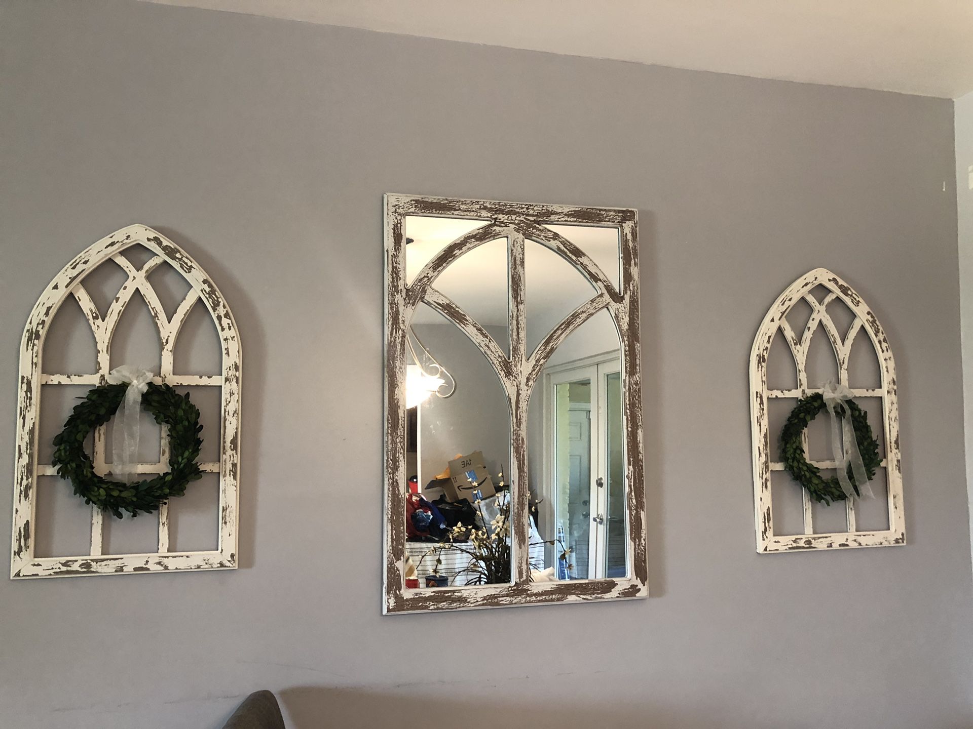 Farmhouse style mirror & wall decor