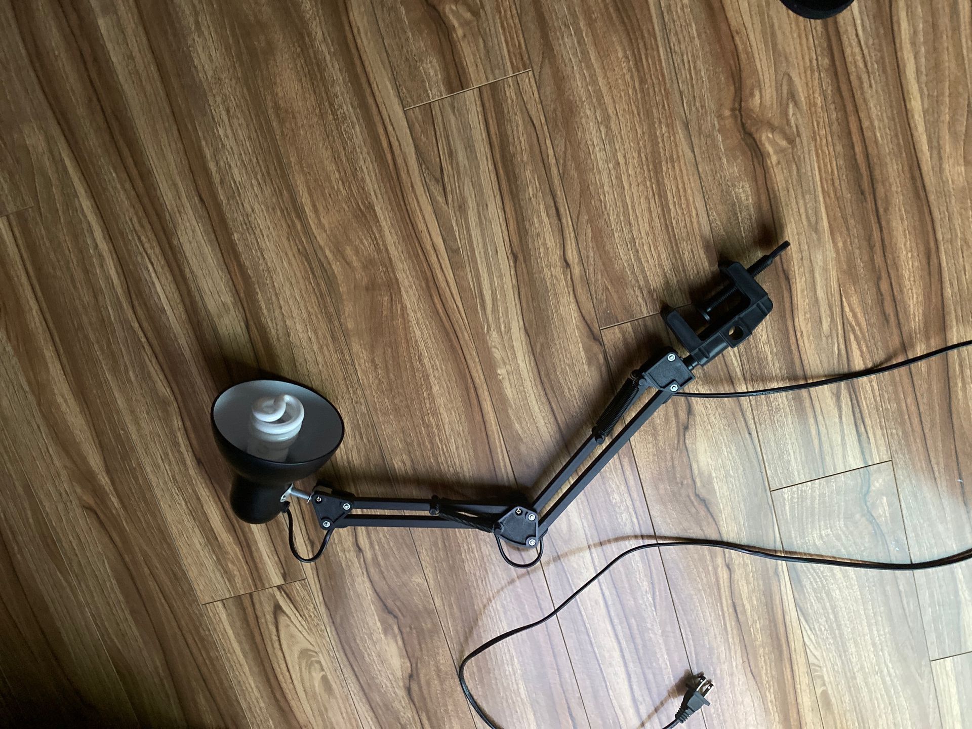 Lámpara para escritorio con clip