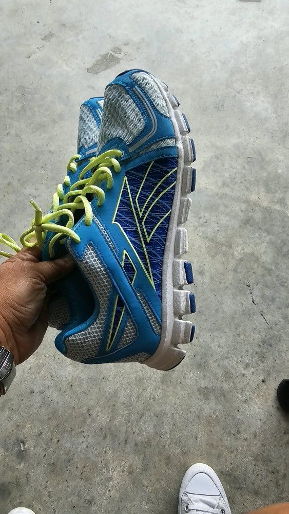 Women's Reebok Sneakers 9W