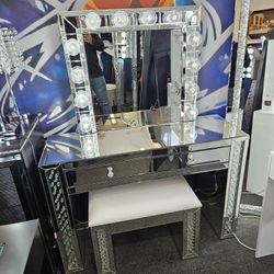 Brand New Vanity 2 Drawers Glass & Crystal Rocks With Hollywood Mirror Clear Light Builbs $699 FREE BENCH