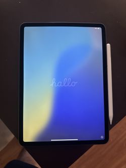 iPad Pro 11-Inch (First 1st Generation) 64 GB Model A1980 + Apple Pencil