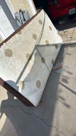 Cama chiquita faltaba el colchón