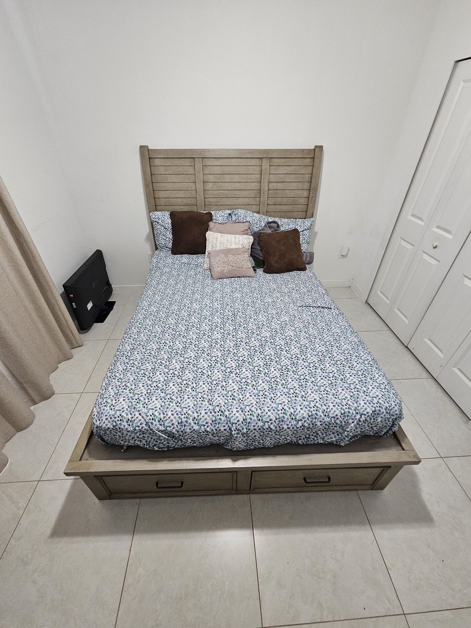 Wooden Queen Bed with drawers