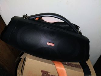 Bluetooth speaker with bass is really loud and has carry strap