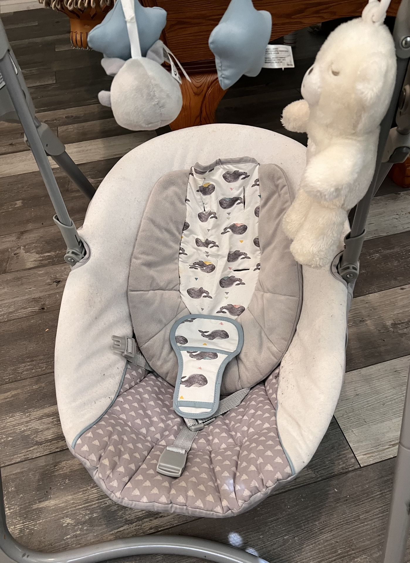 Graco Slim Spaces Compact Baby Swing Set