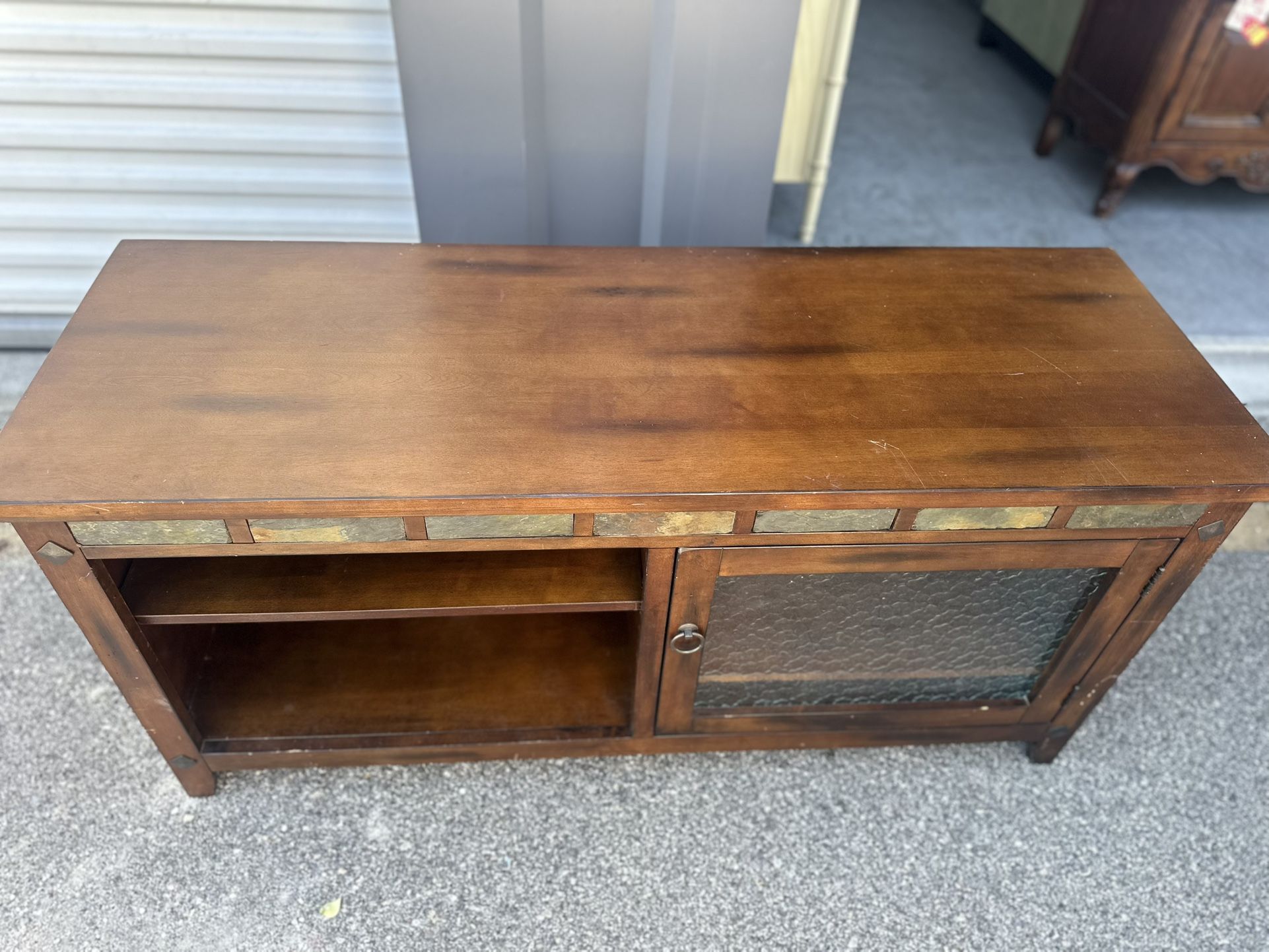 Sturdy wooden TV stand π 52"w x 18"d x 25"h πFort Myers - 33907 π Delivery availab