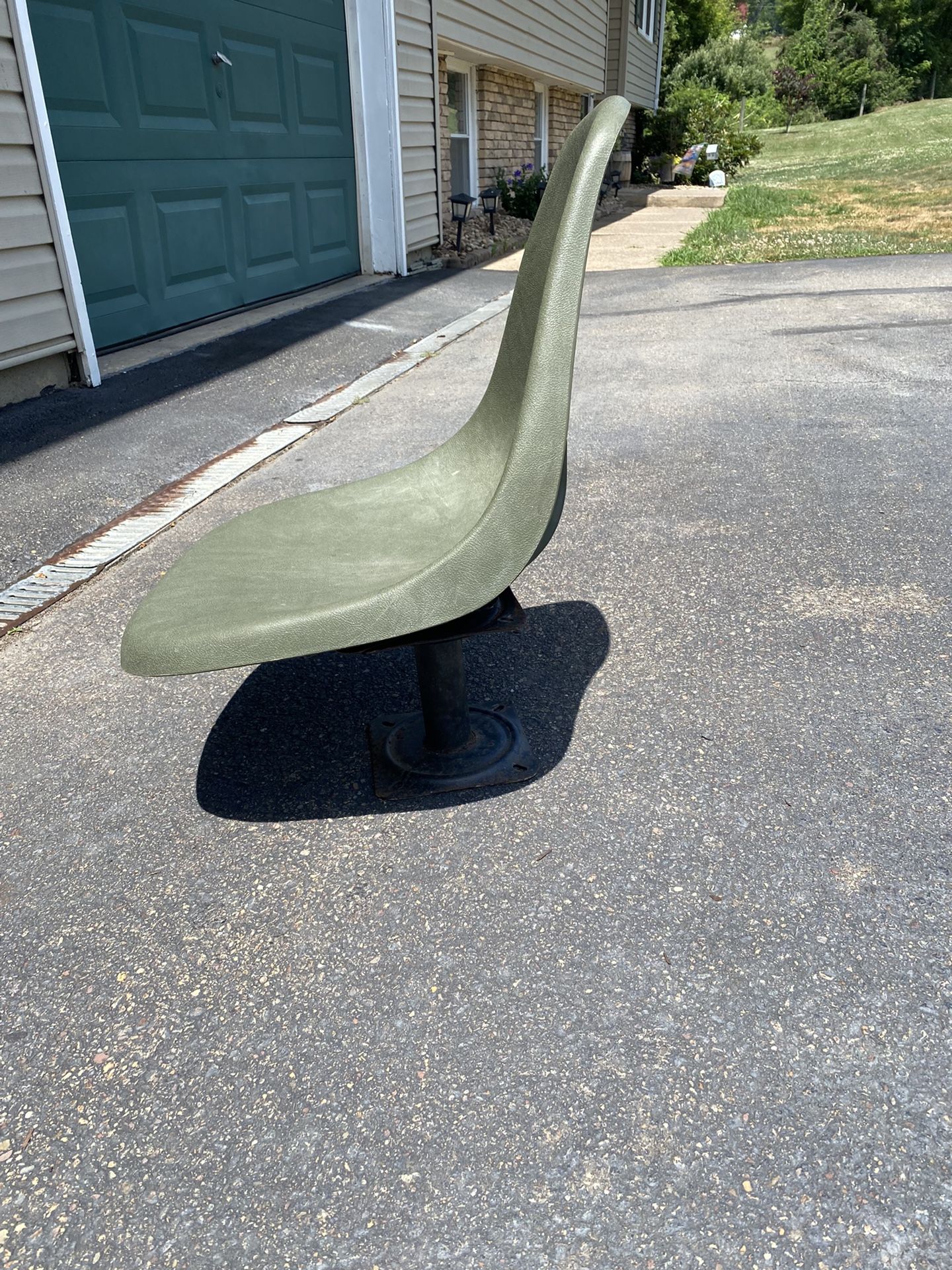 Boat Seat With Swivel Base And Pedastal